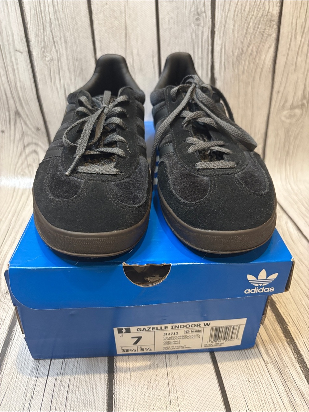 adidas Gazelle women’s size 7  Black Low-Top Sneakers with Gold Logo - Picture 2 of 7